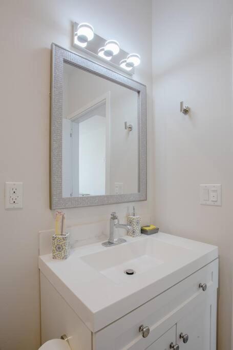 One Bedroom Apartment With San Diego Downtown View Exterior photo